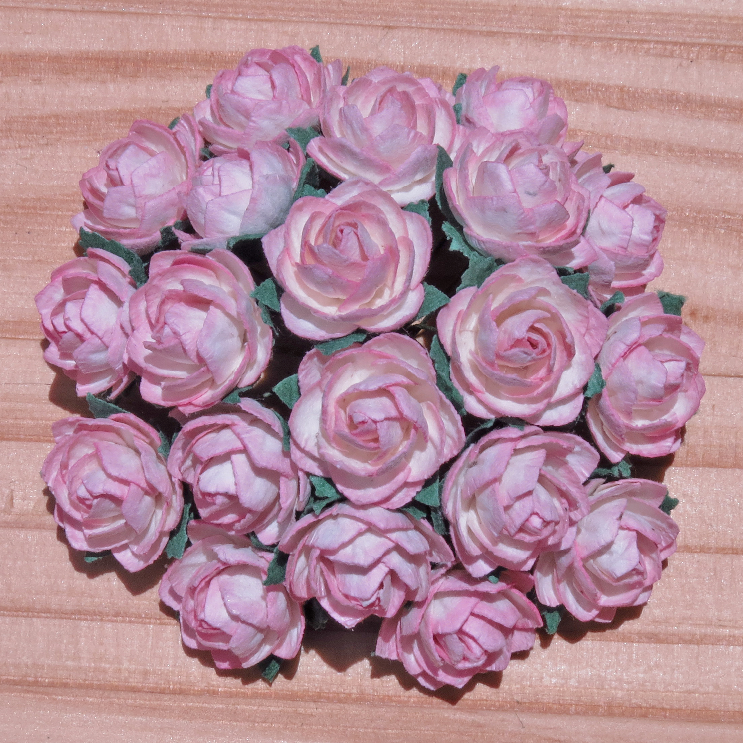 50 2-TONE BABY PINK/IVORY MULBERRY PAPER CLASSIC ROSES 20mm