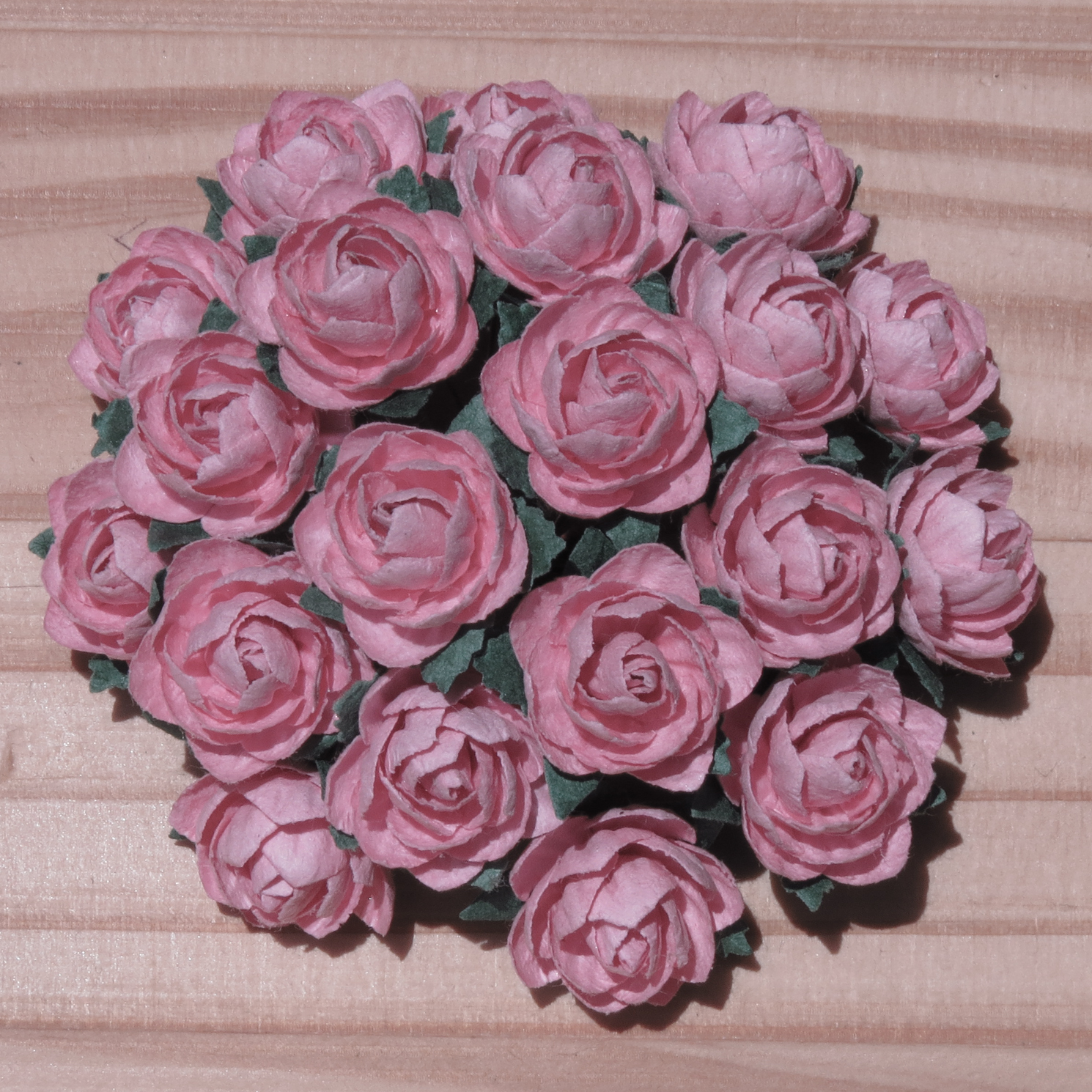 50 BABY PINK MULBERRY PAPER CLASSIC ROSES 20mm