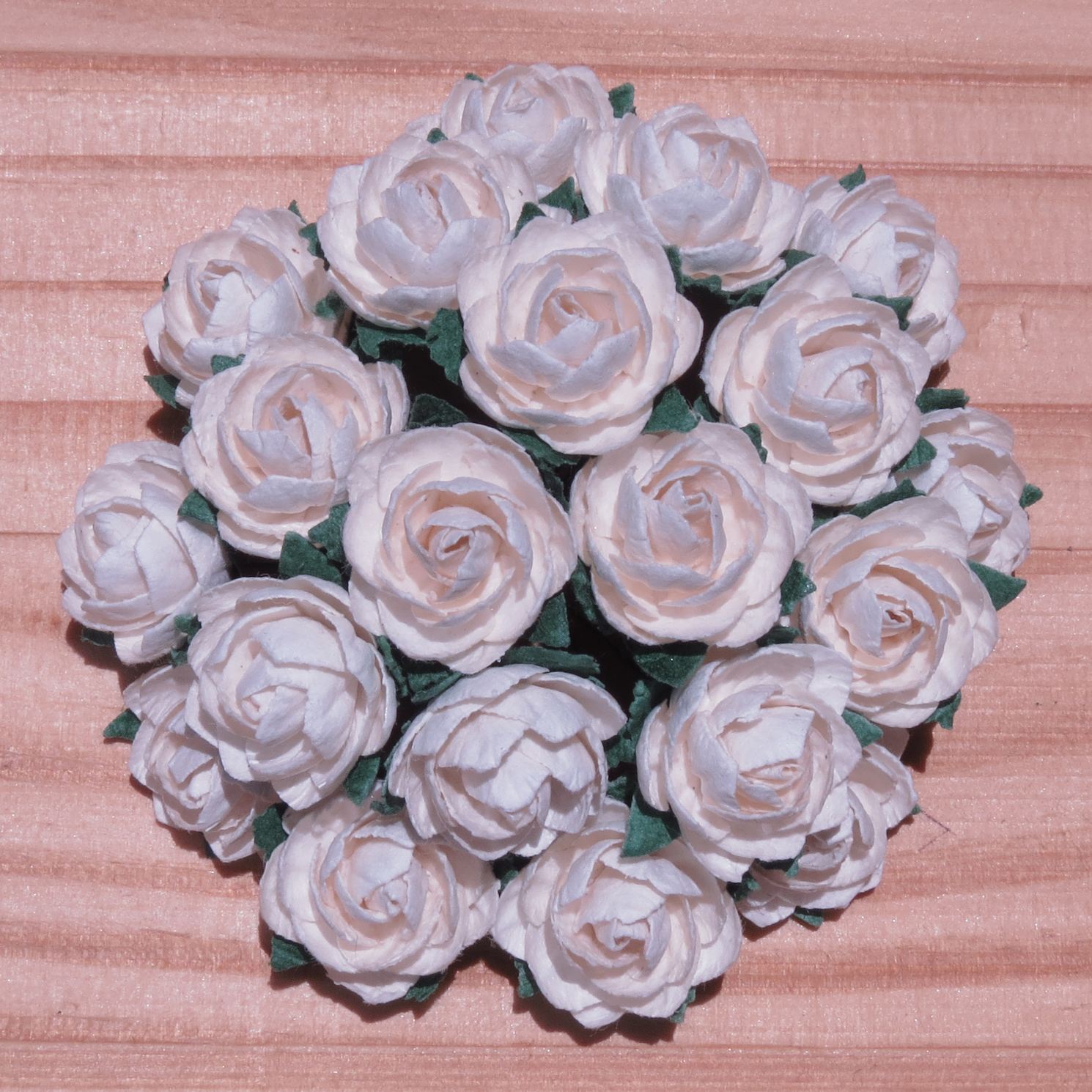 50 IVORY MULBERRY PAPER CLASSIC ROSES 20mm