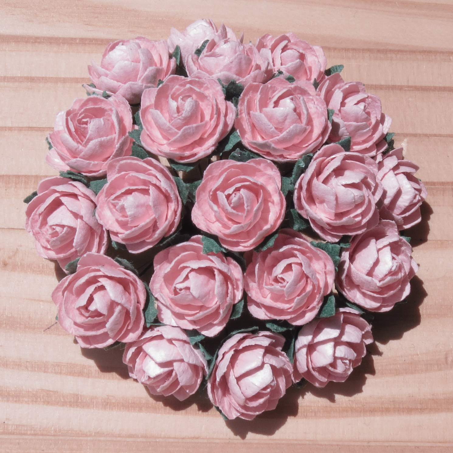 50 PALE PINK MULBERRY PAPER CLASSIC ROSES 20mm