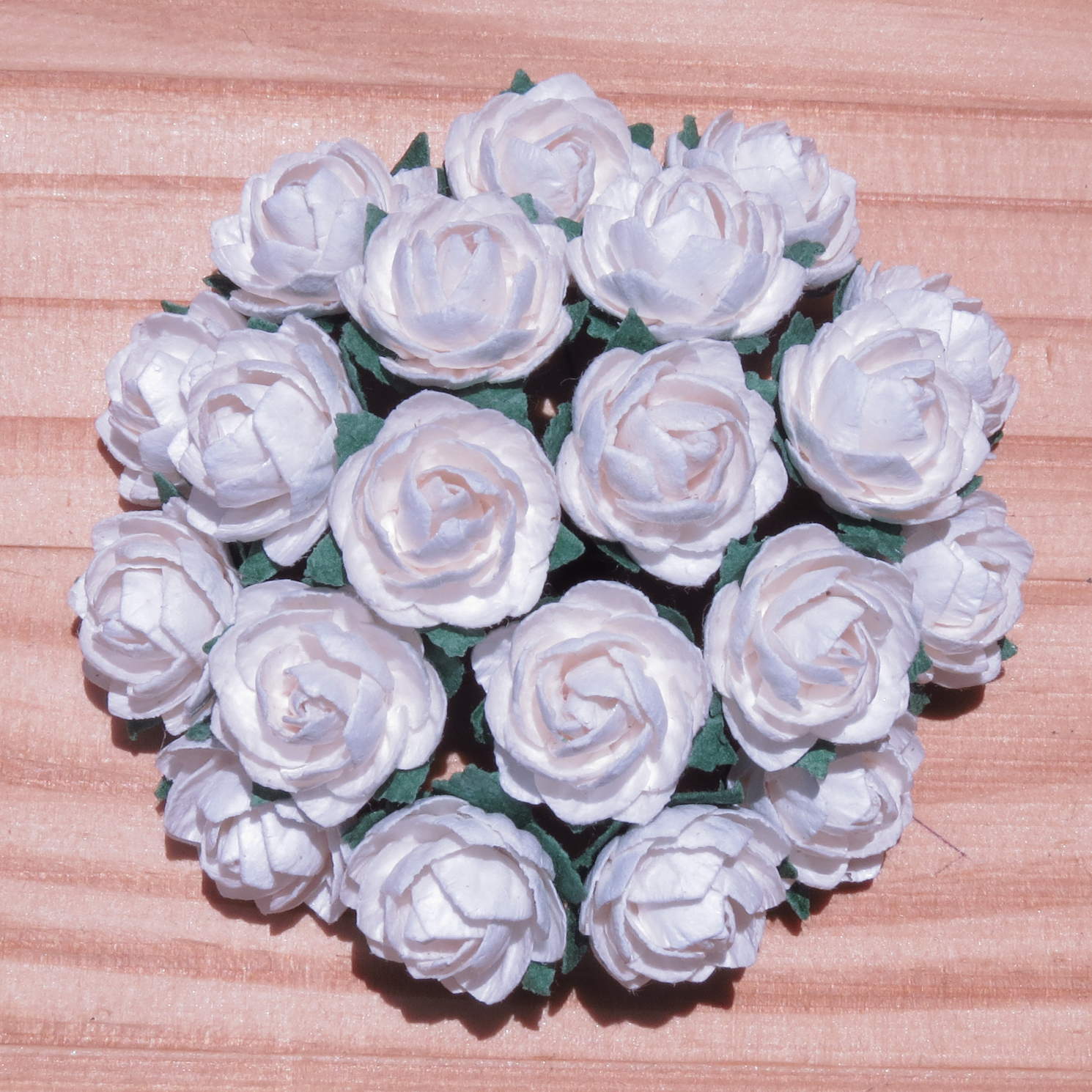 50 WHITE MULBERRY PAPER CLASSIC ROSES 20mm