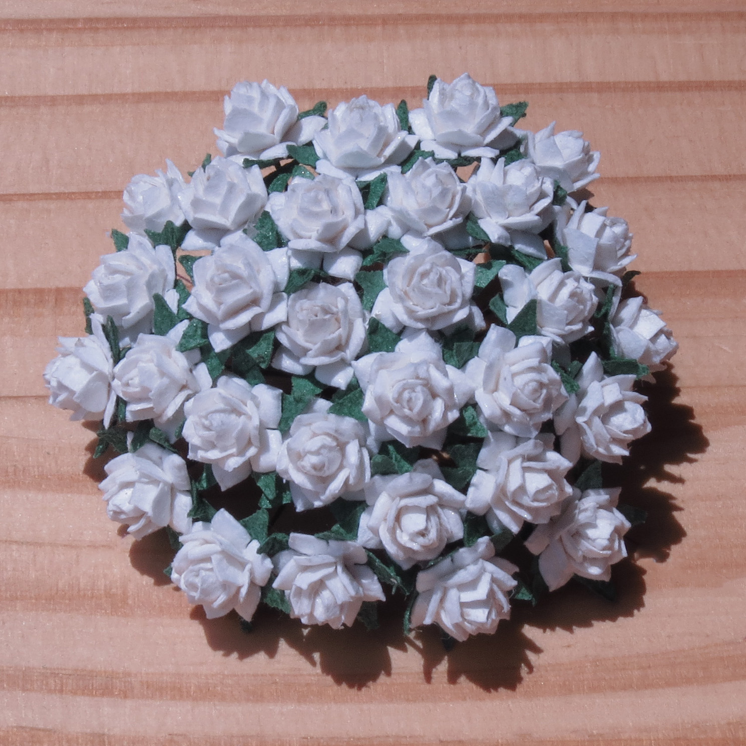 100 WHITE MINIATURE MULBERRY PAPER STAR ROSES 12mm